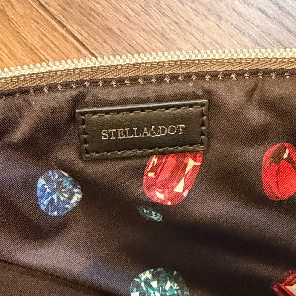 Stella & Dot Madison Gray and Pearl Envelope Clutch C15-004